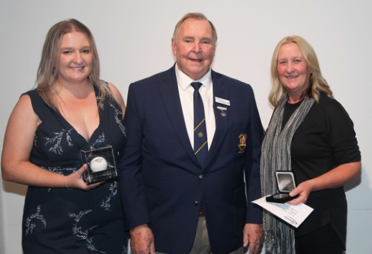 Above L-R: Jessica Fisher Club Maitland City's Ladies Major Singles Champion with President Henry Meskauskas OAM and finalist Shendelle Smith.
